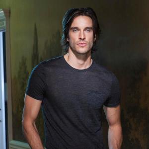 38222162_Witches_of_East_End_Daniel_Hallway_6016_1