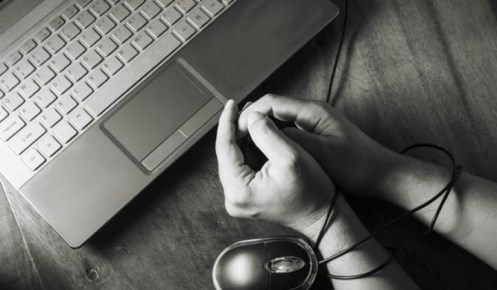 1884-internetaddiction01-tSa-770X450