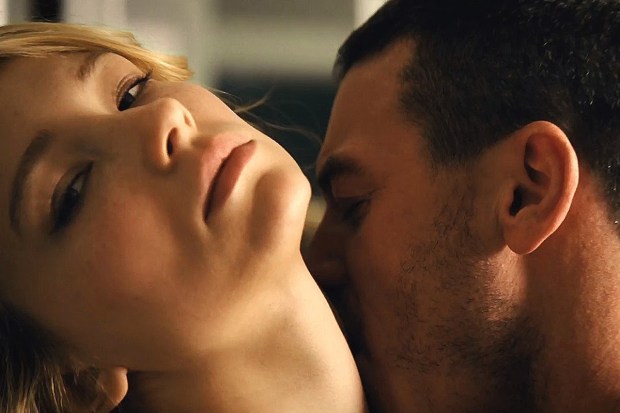 The-Girl-on-the-Train-2016-movie-Still-7